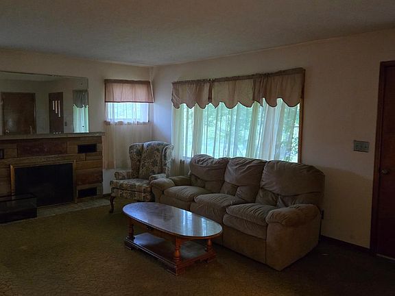 5th image of 285 W Fancy St