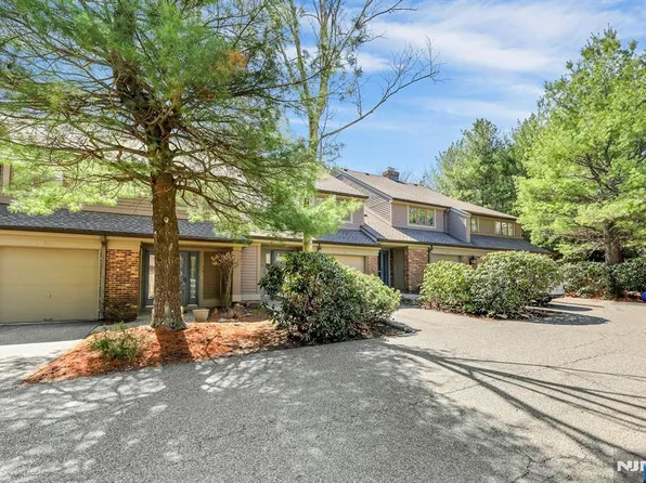 56 Longfellow Ln, Mahwah, NJ 07430