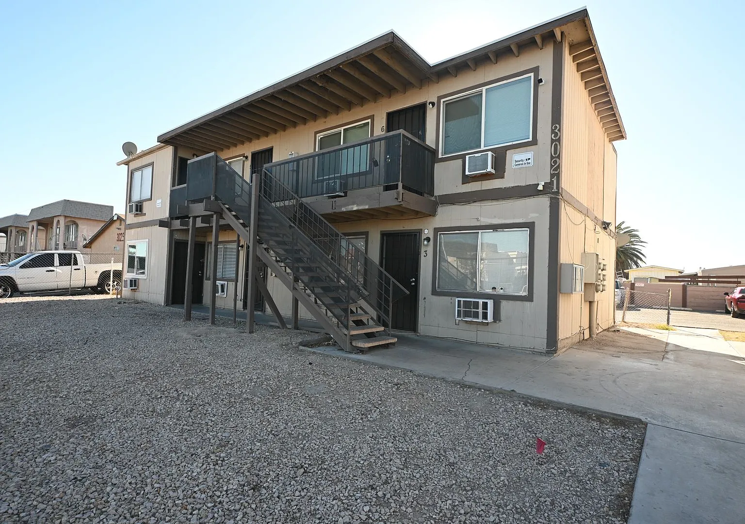 3021 E Carey #6 - 1 bedroom apartment -No pets -upstairs — Photo 1
