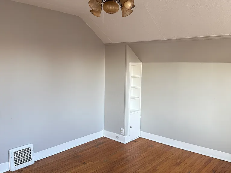 7th Pl — Photo 6