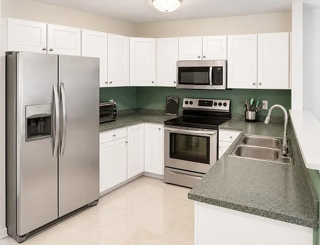 3 bed, 1997 sqft, $3,400 — Photo 3