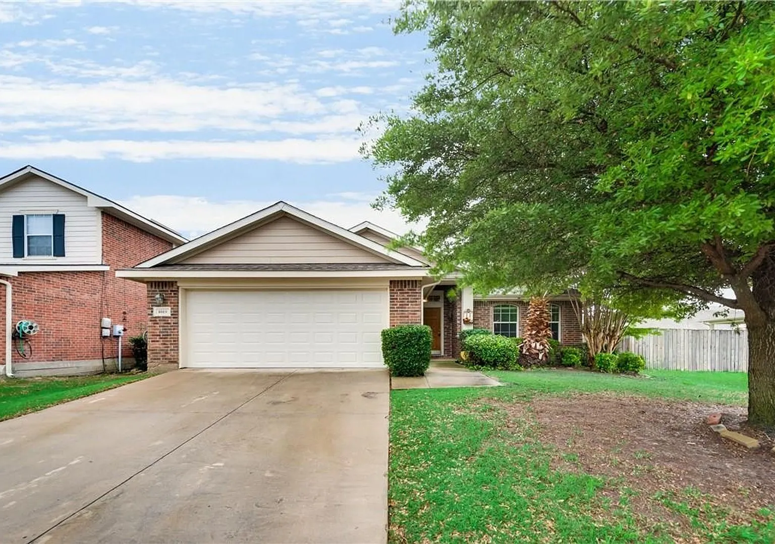 Wonderful home with chefs delight kitchen! — Photo 1