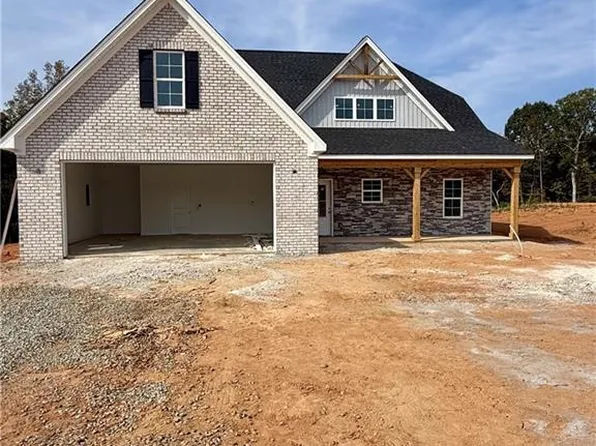 407 Enclave Dr, Clemmons, NC 27012