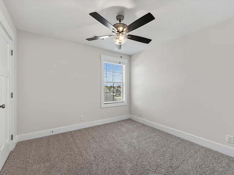393 Frontier Dr — Photo 28