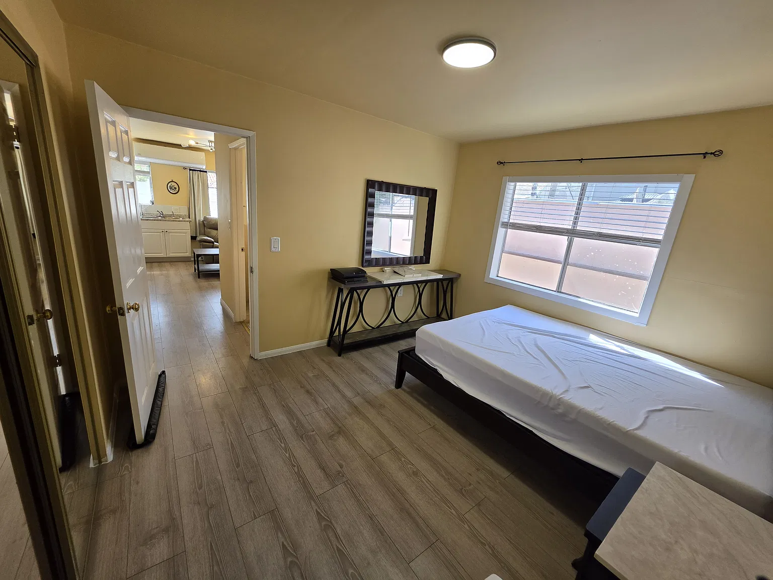 1 bed, 400 sqft, $2,200 — Photo 4