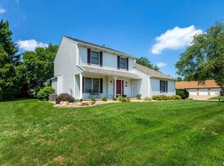 1854 Streamside Dr, Bettendorf, IA 52722