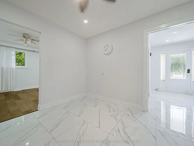 11 Gondola Cres — Photo 8