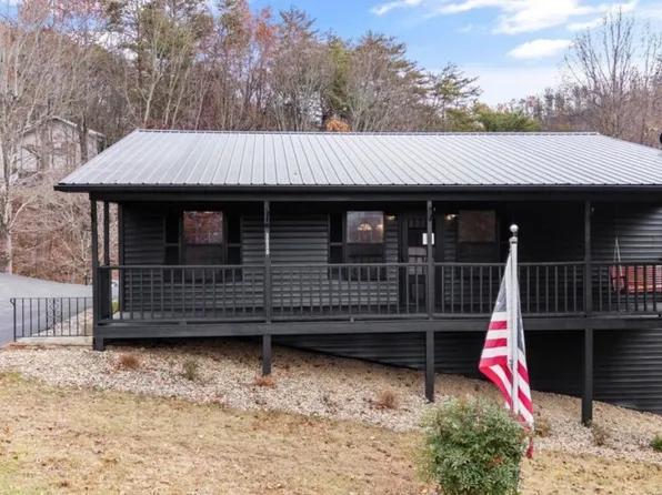 3030 Engle Town Rd, Sevierville, TN 37862