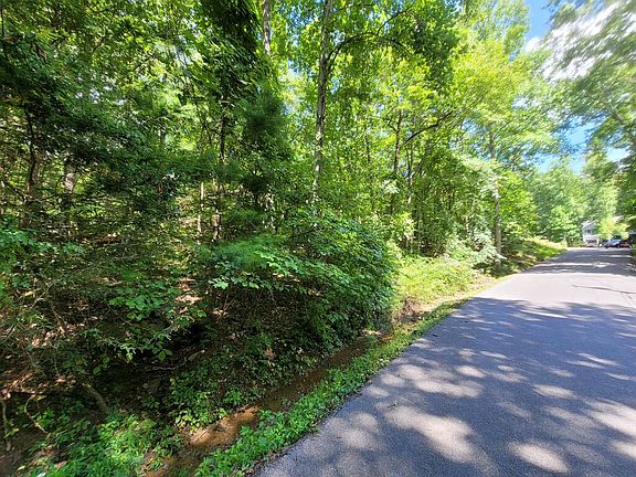 21st image of 159-161 Sugarbush Cir