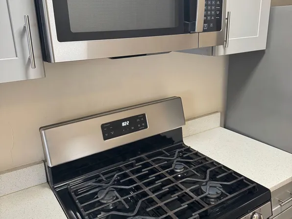 Move In Special! 2b/1b Spacious Units, 1809 18th St SE APT 1, Washington, DC 20020