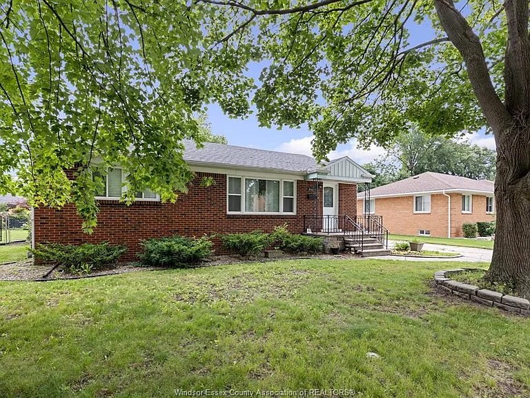 3162 Avondale Ave — Photo 3