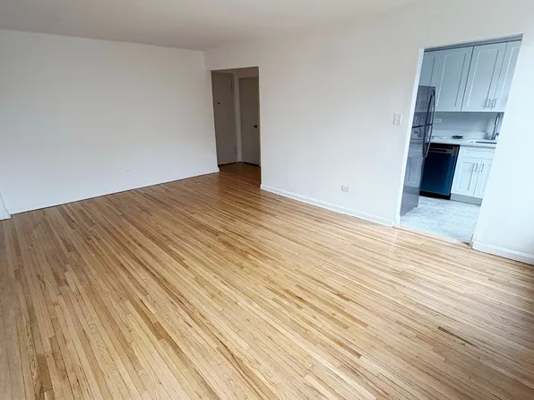 149 Marine Avenue image 4 of 8