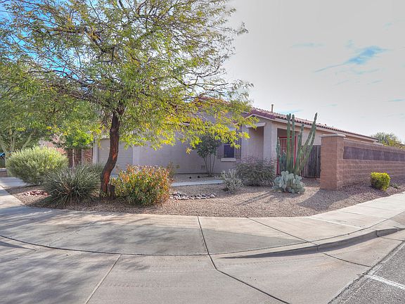 3rd image of 44239 W Griffis Dr