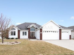 2410 Parkview Dr S, Fargo, ND 58103