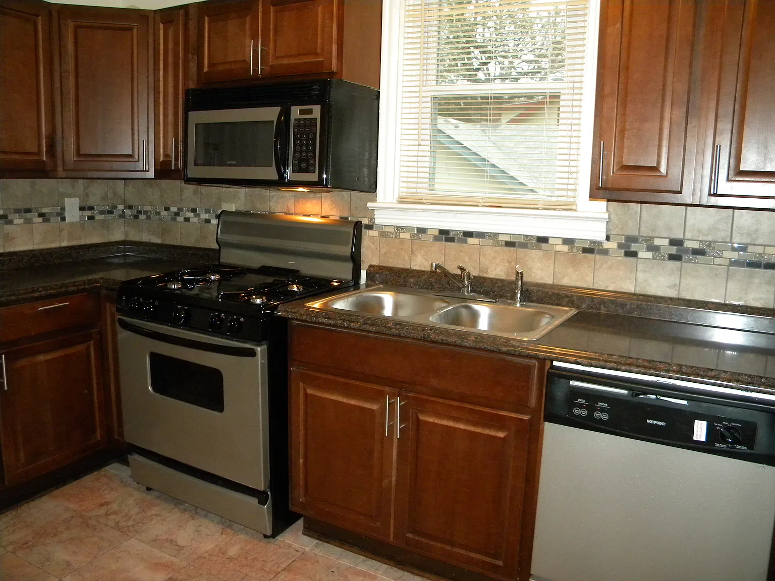 3 bed, $1,750 — Photo 4