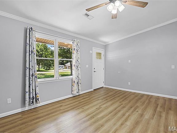 4th image of 1054 Catalina Dr