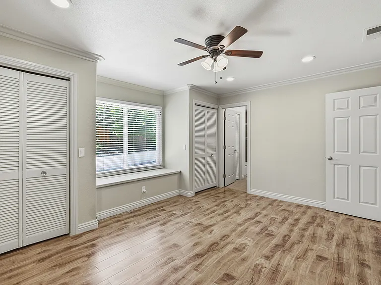 325 Goshen Ct — Photo 23