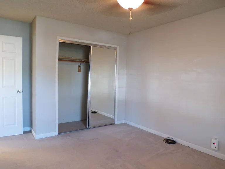 1600 Fairington Ln — Photo 12