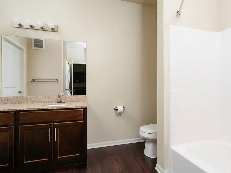 Highland Shores Apartments — Photo 35