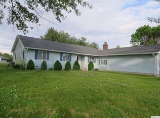 502 N Chestnut St, Versailles, IL 62378