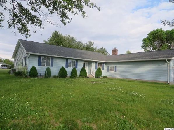 502 N Chestnut St, Versailles, IL 62378