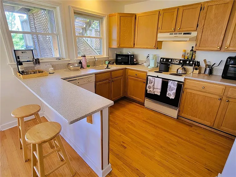 9 1/2 Narragansett Ave #3 — Photo 9