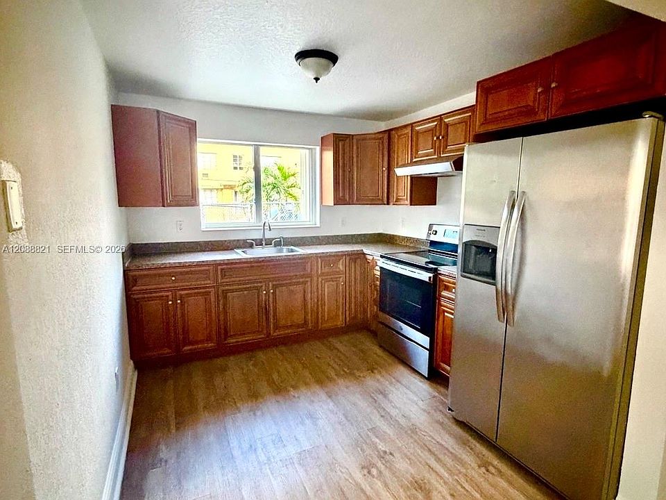 1st image of 220 NW 7th Ave #1