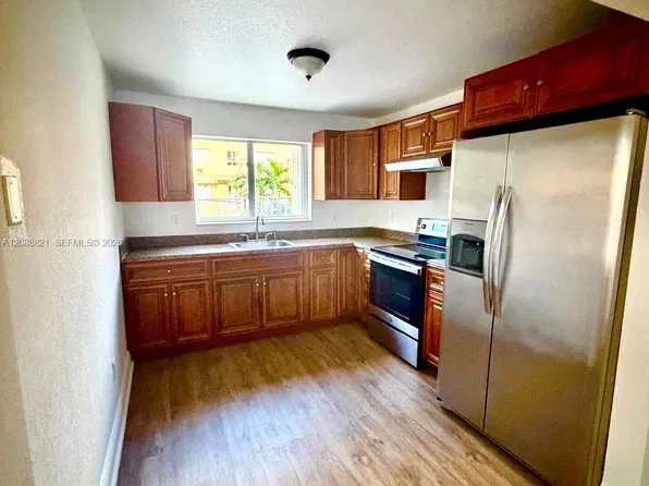 220 NW 7th Ave, Miami, FL