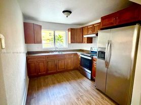 220 NW 7th Ave