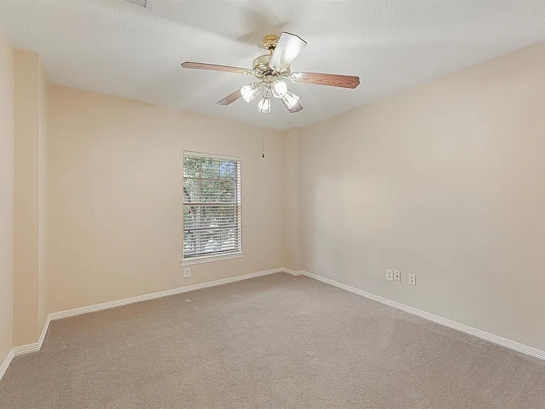 22910 Fairleaf Cir — Photo 17