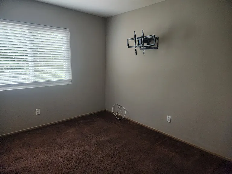 1416 Greenwich Dr — Photo 4