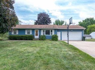 1318 Minnehaha Ln, Cedar Falls, IA 50613