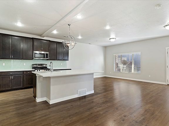 5th image of 87 N Rio Grand Ave