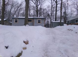 992 Lake St, Harrison, MI 48625