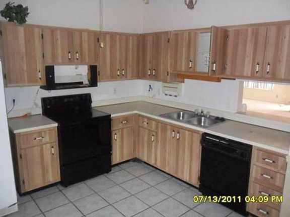 2nd image of 408 Lakewood Ct APT 6A