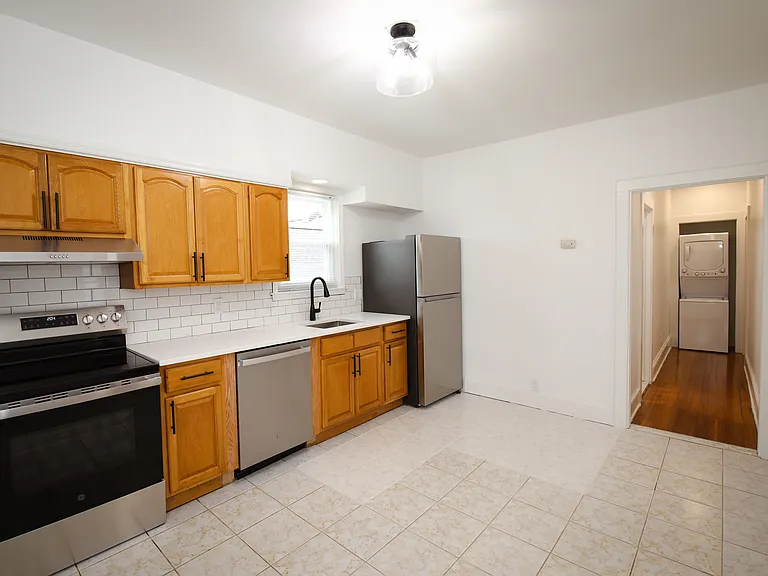 18 Everett Ave #4 — Photo 8