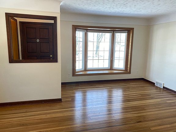 Living room with bay window 