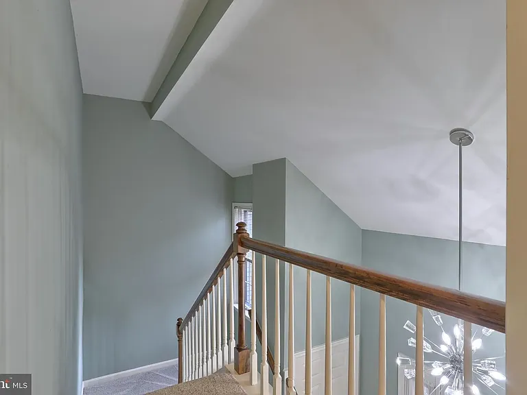 1127 Wicklow Ct — Photo 2