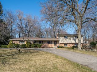 1085 Northover Dr, Bloomfield Hills, MI 48304