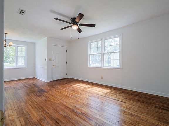 4th image of 1610 Boone Dr