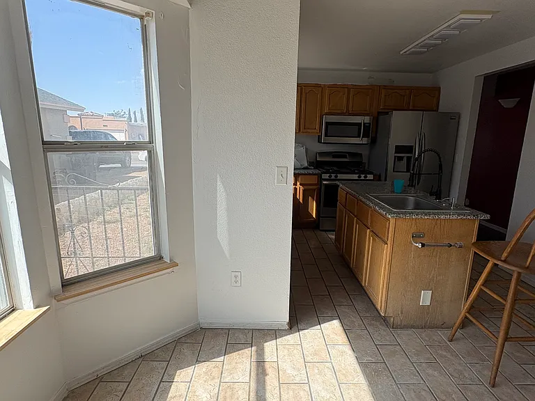 Desert Wind Dr — Photo 7