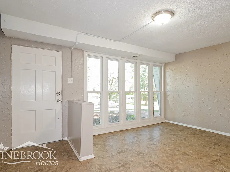14 Marquette Dr — Photo 3