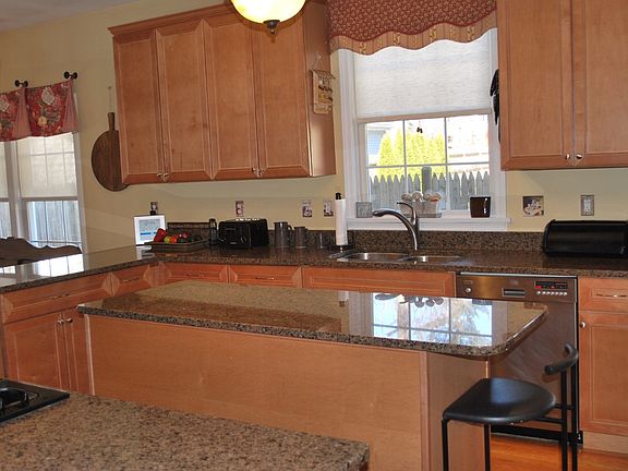 5th image of 18 Richard Ave