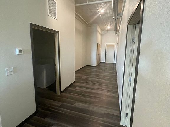 4th image of 843 Washington Ave #212