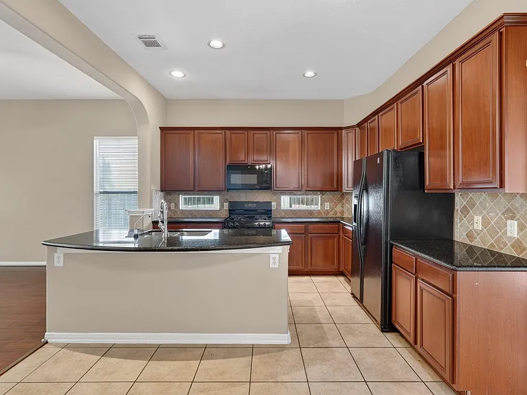 138 Zephyr Bend Pl — Photo 14