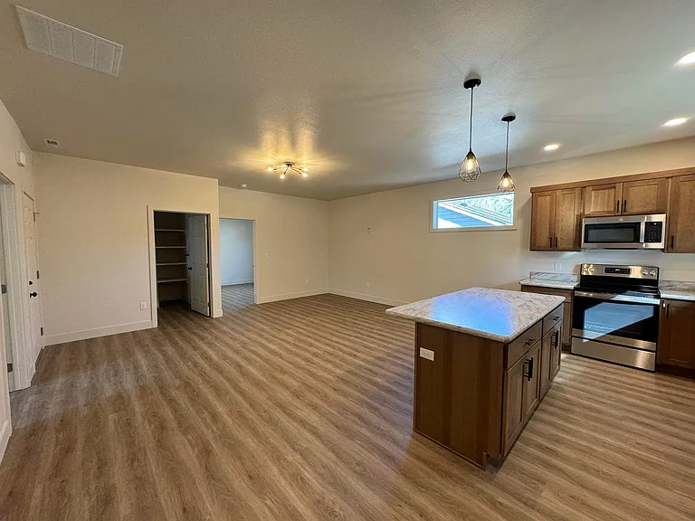 115 Alderson Ave — Photo 3