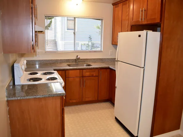 2232 San Jose Ave APT B, Alameda, CA 94501
