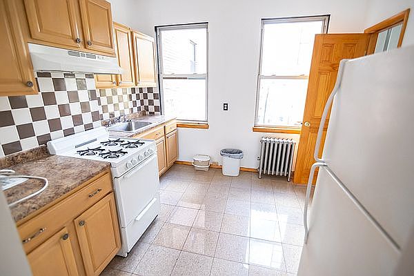 2nd image of 529 Leonard St Floor 3