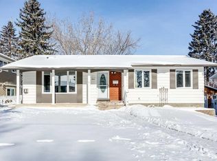 1012 S Hunterston Hl NW, Calgary, AB T2K 4N8