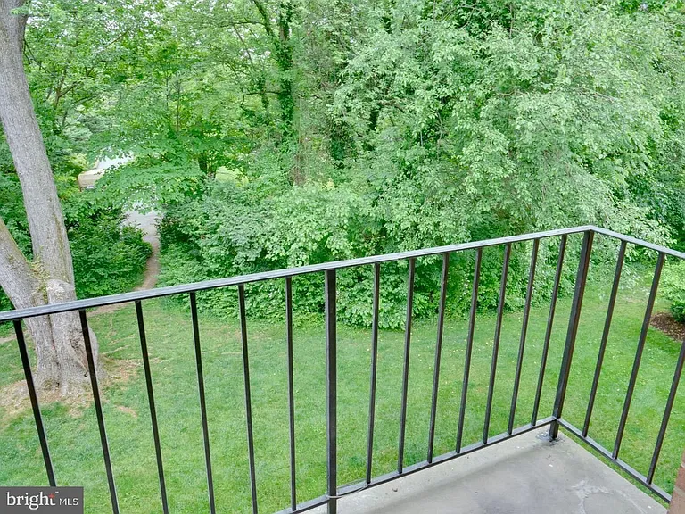 3874 Lyndhurst Dr #302 — Photo 10